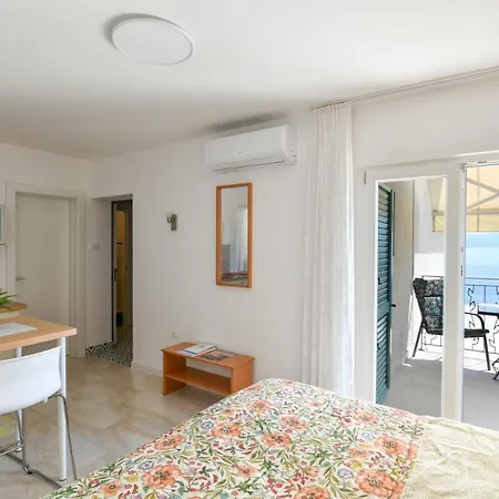 Guest house Mia In Medveja - Kvarner Region